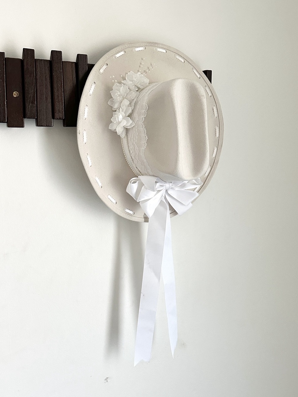 Vintage Nancy Hughes Hat Co. Western Bridal Cowboy Hat Lace Pearl Bow Wedding Sz